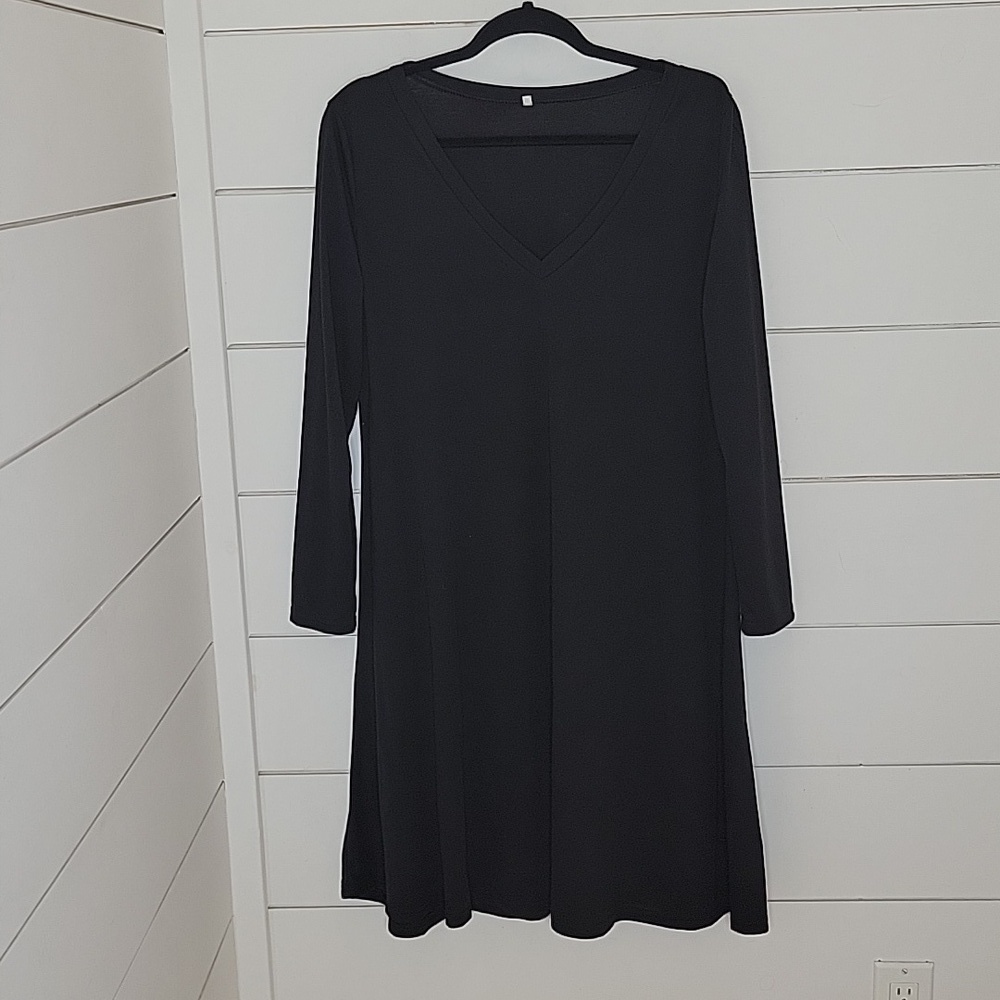 NWOT BOUTIQUE large black long sleeve knit midi dress